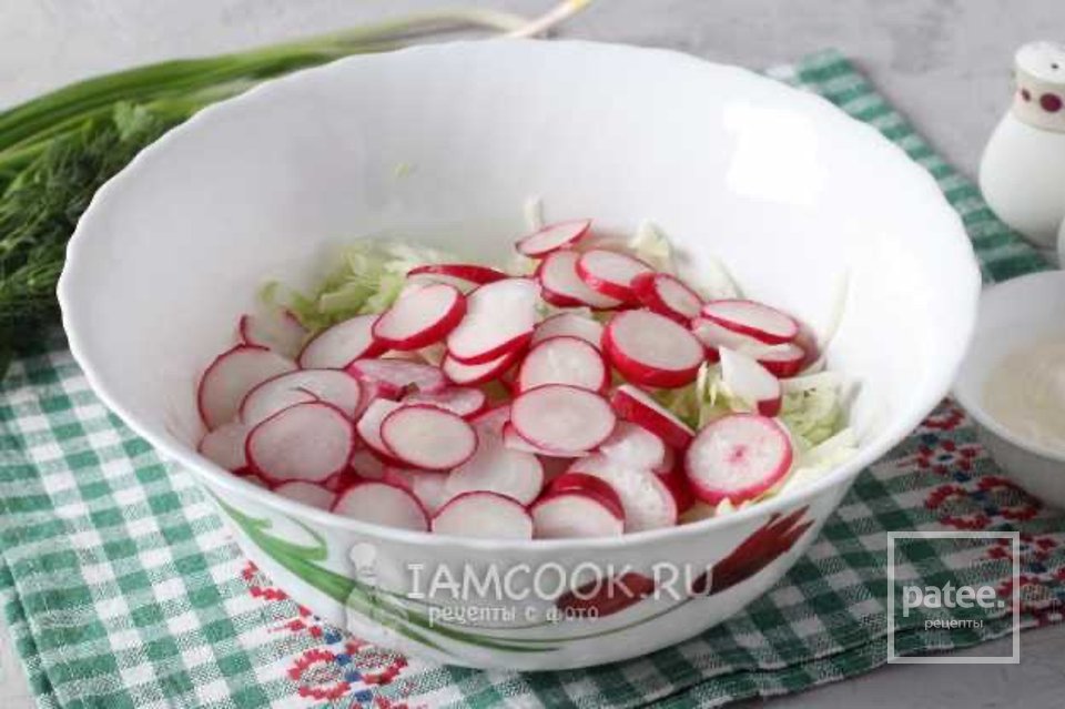 Салат с редиской, капустой и яйцом 🥗 - Шаг 3