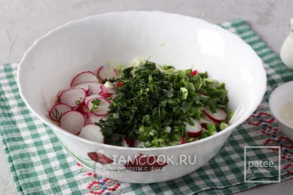 Салат с редиской, капустой и яйцом 🥗 - Шаг 4