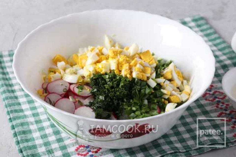 Салат с редиской, капустой и яйцом 🥗 - Шаг 5