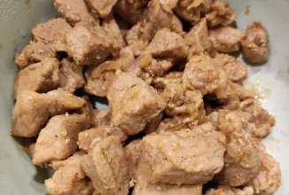 Нежирная свинина с лучком