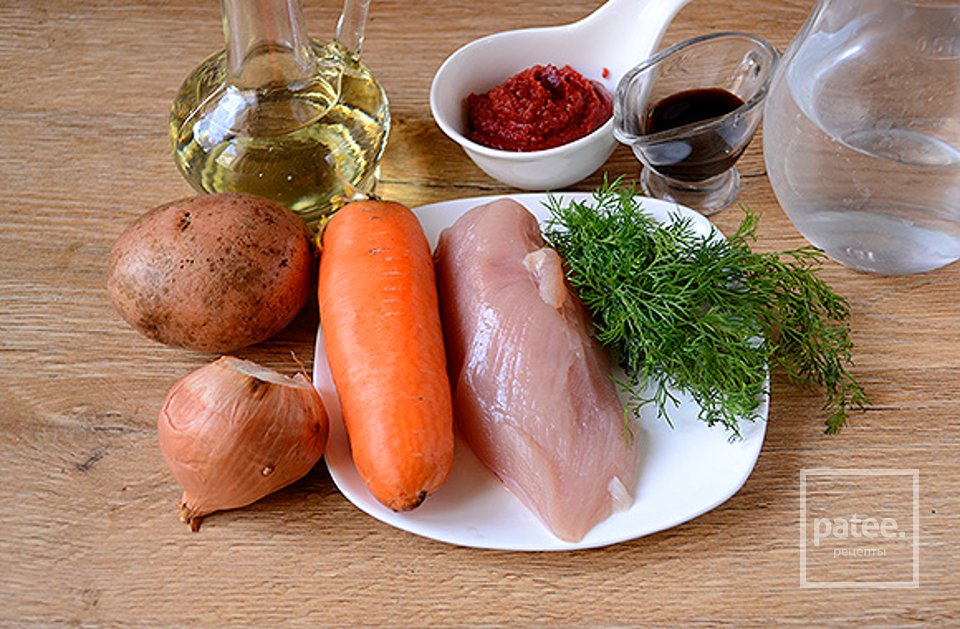 Курица с картошкой на сковороде с соевым соусом - Шаг 1