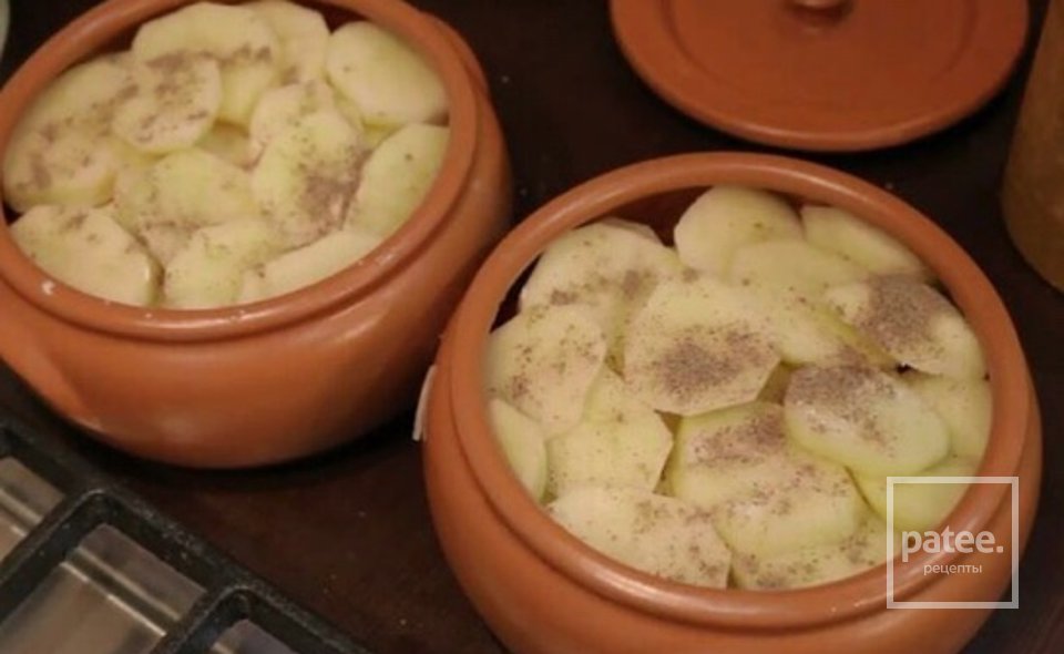 Минтай, запеченный в духовке с картошкой и майонезом под сыром - Шаг 1