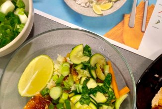 Лосось с рисом и овощами