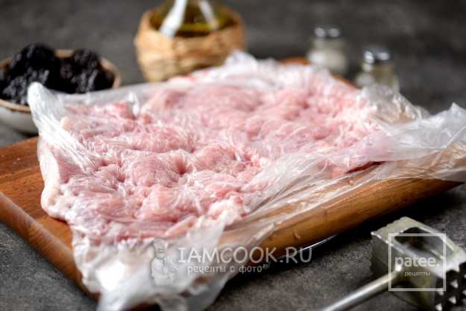 Отбивные из свинины с грибами и черносливом 🥩 - Шаг 4