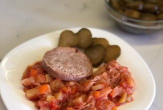 Овощное рагу с котлетами на пару