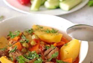 Жаркое-соус по-домашнему с зеленым горошком 🥩