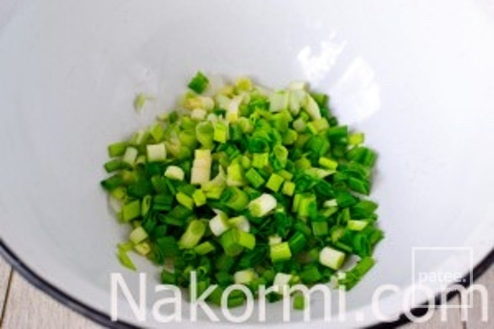 Салат с крабовыми палочками, яйцом и картошкой 🥗 - Шаг 2