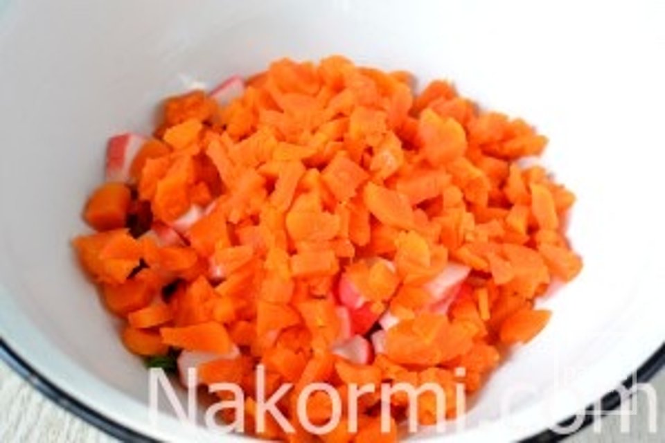 Салат с крабовыми палочками, яйцом и картошкой 🥗 - Шаг 4