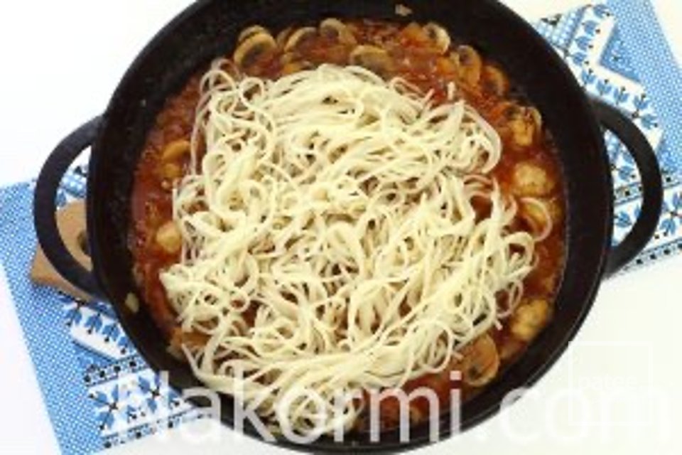 Спагетти с грибами и фаршем 🍝 - Шаг 8