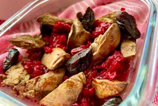 Свекольный салат с куриной печенью.