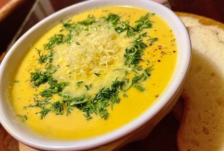 Крем-суп из тыквы с яблоками.