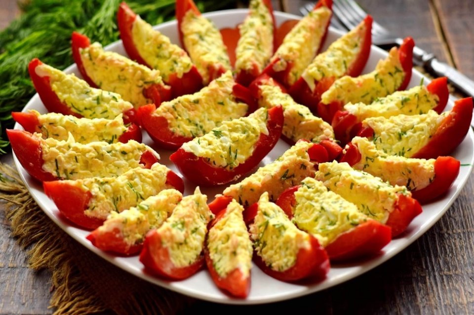 Запеченные перцы с мягким сыром