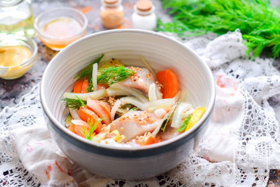 Салат: Селедка с морковью и луком 🥗 - Шаг 8
