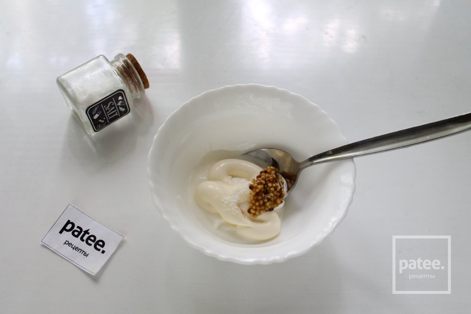 Салат из салатного микса с яйцом в сметанно-горчичной заправке - Шаг 5