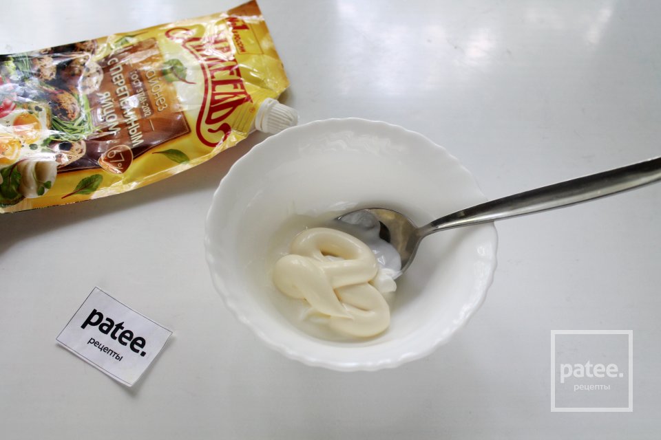 Салат из салатного микса с яйцом в сметанно-горчичной заправке - Шаг 3