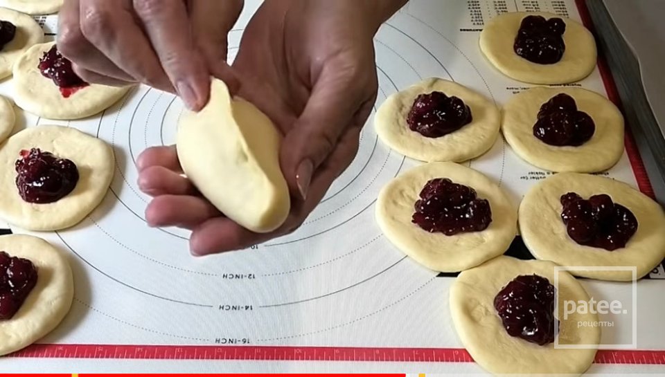Пирожки с ягодой - Шаг 4