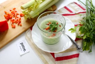 Очищающий смузи из огурца и сельдерея