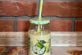 Коктейль с авокадо и бананом