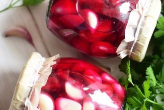 Маринованный чеснок зубчиками со свеклой на зиму 🫙