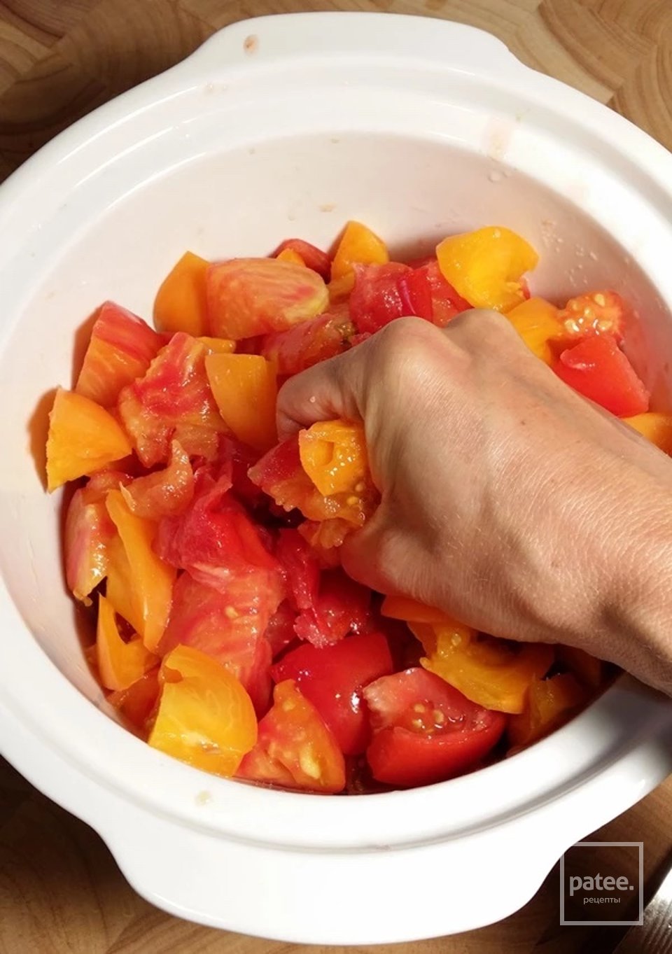 Овощной салат из помидор на зиму Пальчики оближешь 🍅 - Шаг 2