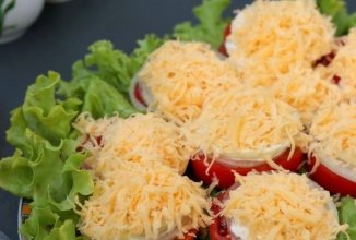 Закуска из помидоров с луком и сыром 🍅