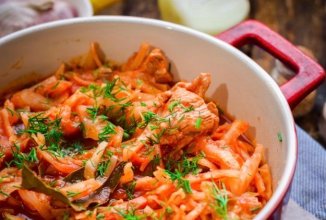 Капуста с мясом в духовке в томатном соусе 👍🏼