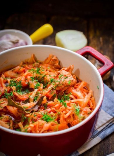 Капуста с мясом в духовке в томатном соусе 👍🏼