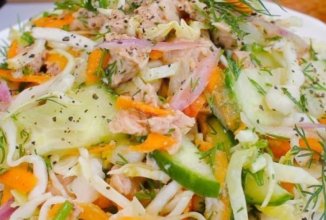 Салат с пекинской капустой и печенью трески 🥗