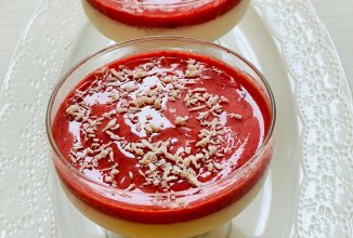 Панна котта из клубники и молока