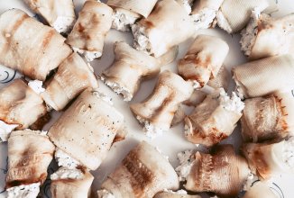 Кабачковые рулетики с творожно-чесночной начинкой