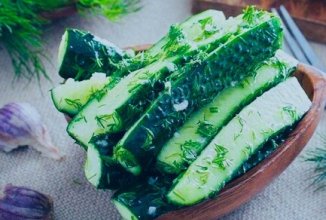 Быстрые малосольные огурцы в пакете