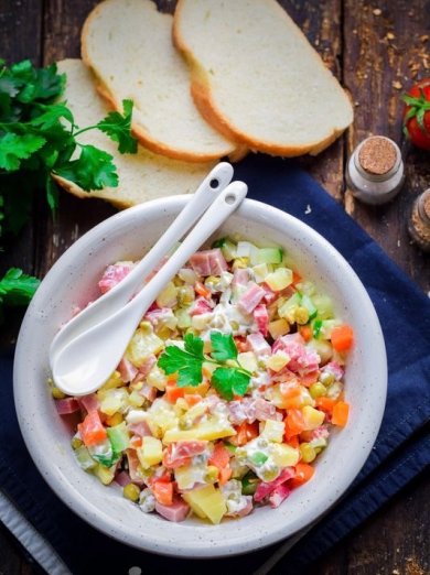 Салат «Столичный» со свежими огурцами 🥗