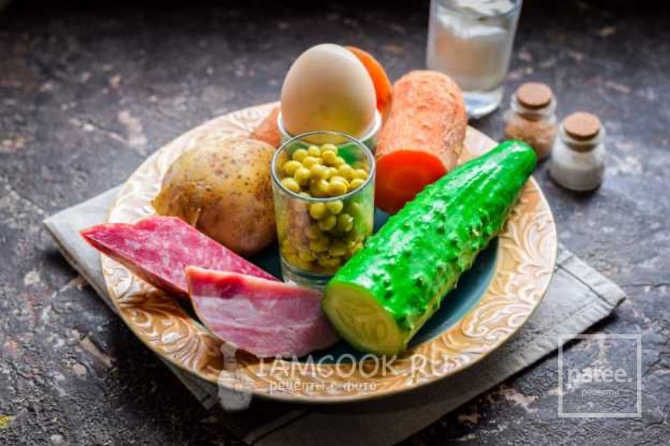 Салат «Столичный» со свежими огурцами 🥗 - Шаг 1