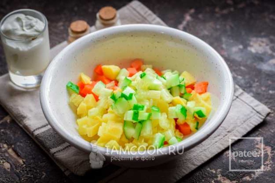 Салат «Столичный» со свежими огурцами 🥗 - Шаг 4
