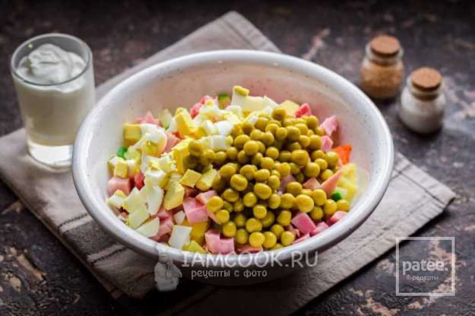Салат «Столичный» со свежими огурцами 🥗 - Шаг 6