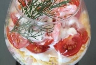 Порционный салат в креманках сыр яйца креветки помидоры 🥗