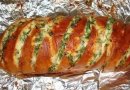 Запеченный батон с сыром и чесноком 🥖