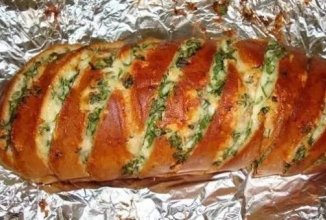 Запеченный батон с сыром и чесноком 🥖
