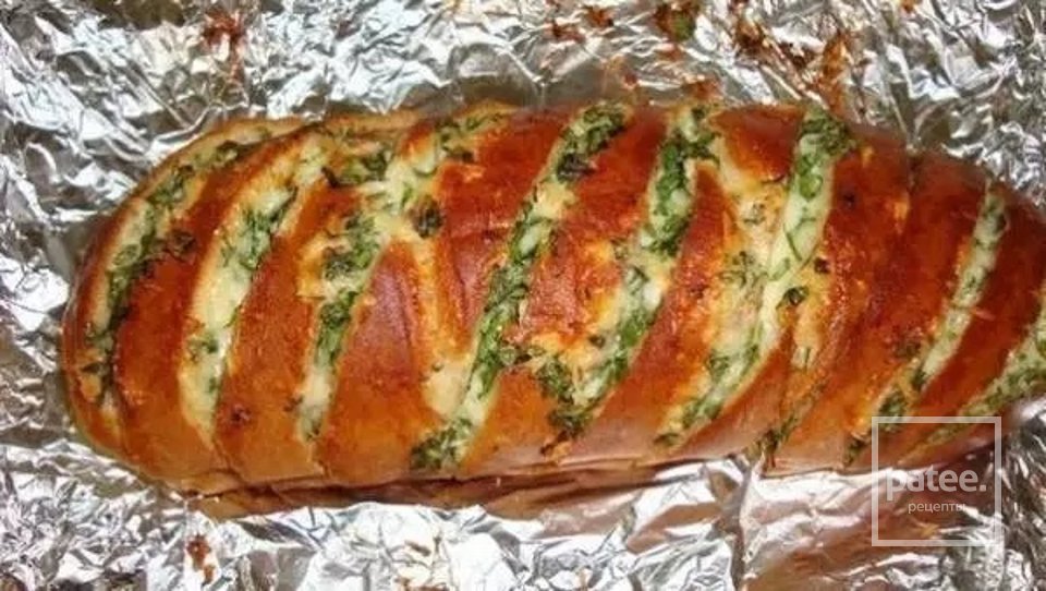 Запеченный батон с сыром и чесноком 🥖 - Шаг 1
