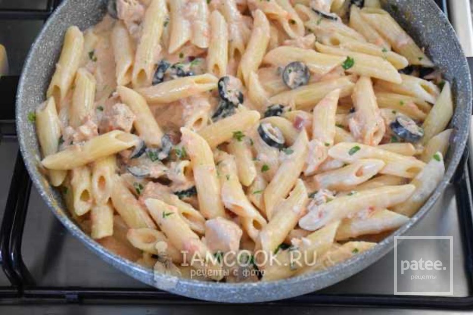 Паста с тунцом и оливками в сливочном соусе 🍝 - Шаг 6