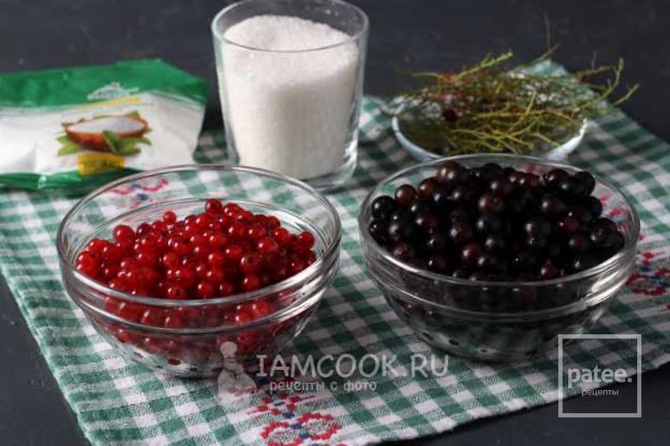 Компот из красной и чёрной смородины на зиму 🫙 - Шаг 2