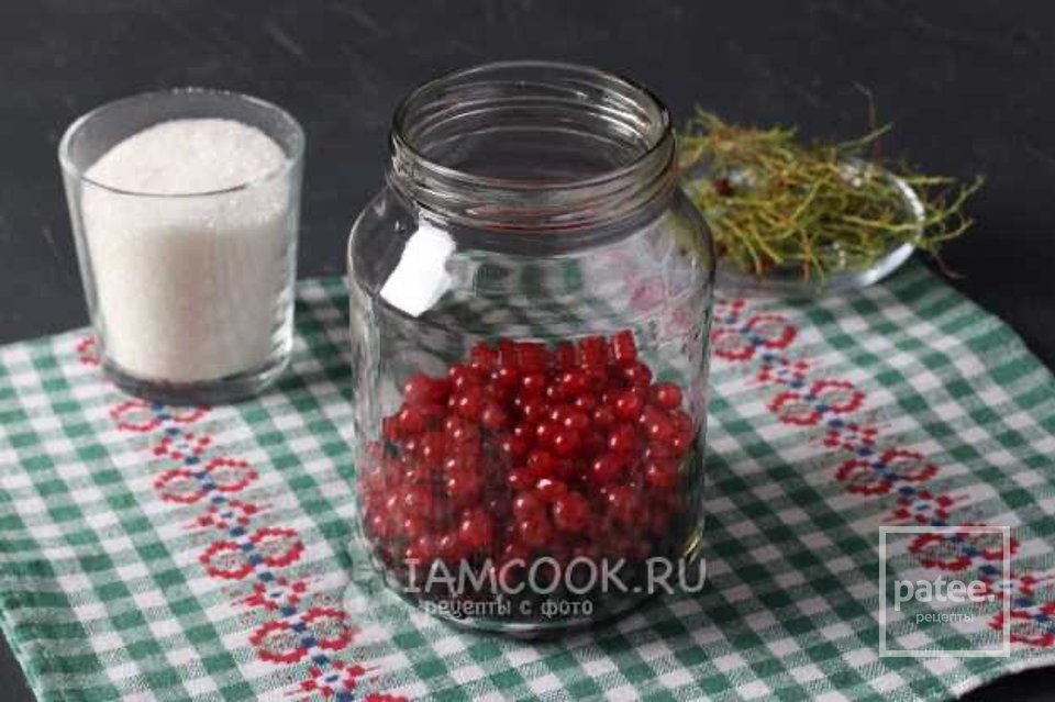 Компот из красной и чёрной смородины на зиму 🫙 - Шаг 3