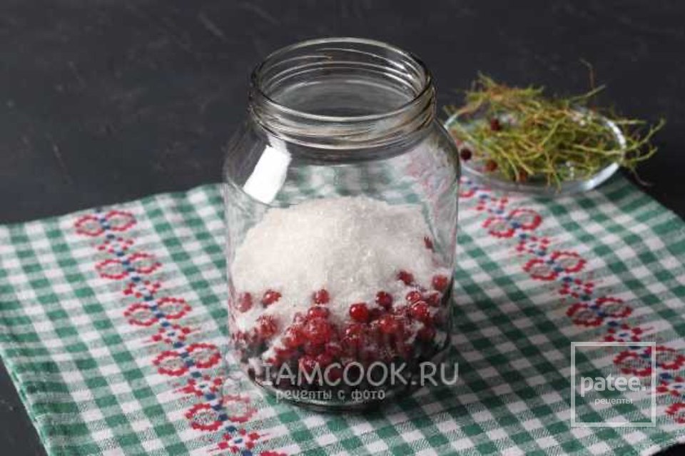 Компот из красной и чёрной смородины на зиму 🫙 - Шаг 4
