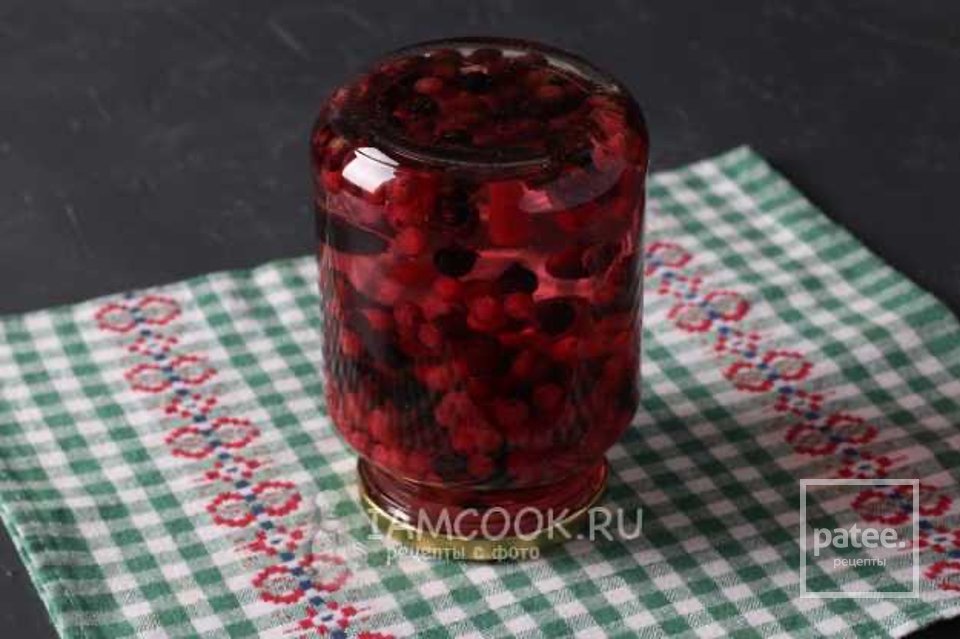 Компот из красной и чёрной смородины на зиму 🫙 - Шаг 5