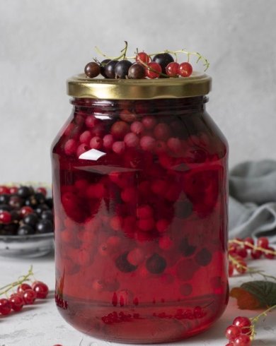 Компот из красной и чёрной смородины на зиму 🫙 - Шаг 6