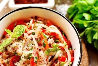 Маринованный салат с луком и помидорами к шашлыку 🥗