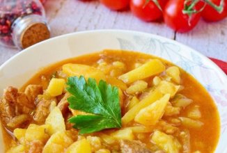 Азу по-татарски из свинины с солеными огурцами 🥩