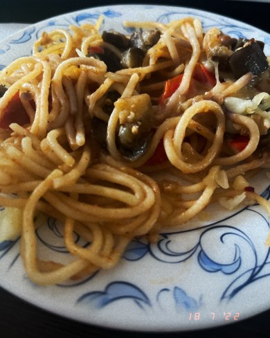 Быстрая паста с томатом и баклажаном - Шаг 1