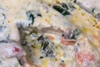 Нежнейшая сёмга в соусе из шпината