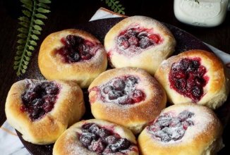 Ватрушки с клюквой 🍩